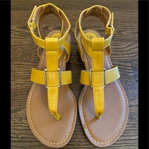 Euro soft t strap mini wedge sandal, velcro adjustable buckle, size 6, yellow
